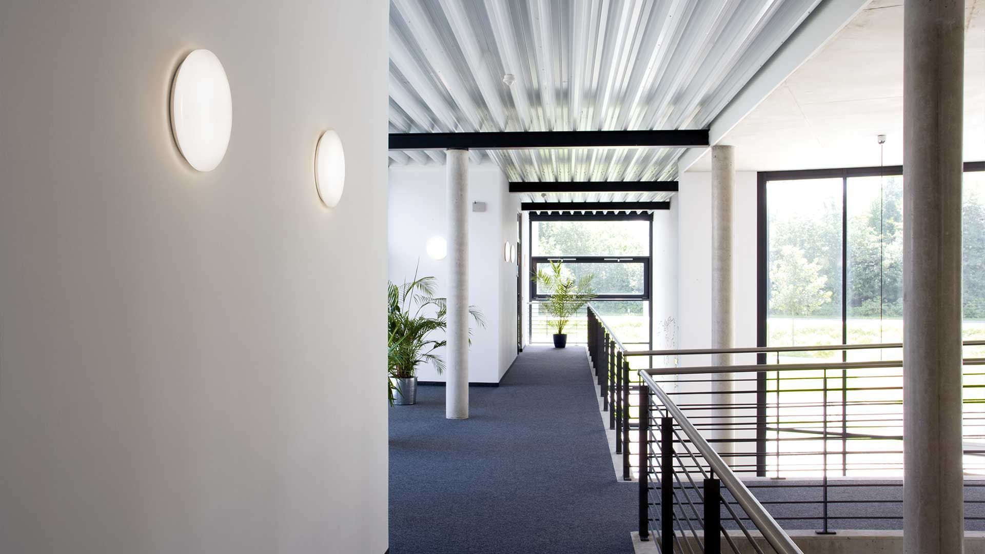 Trilux Twenty3 LED Plafond/Wandarmatuur | 13W 3000K 1300Lm | 830 IP20 | 2340