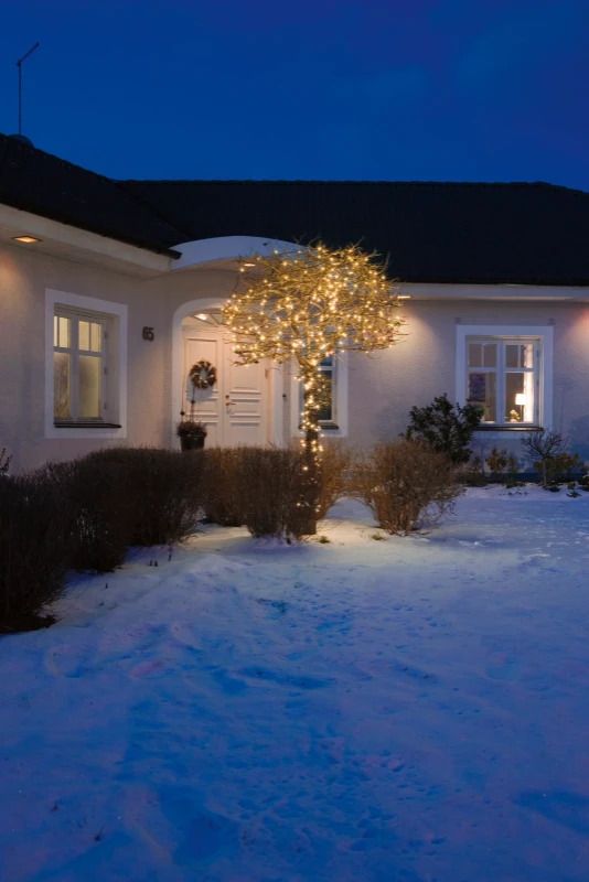 Konstsmide Micro LED Lichtketting | 20W Extra Warmwit 400 Lichtpunten 24V | 27,93m Zwarte Kabel | Buitengebruik IP44 | 7cm spacing