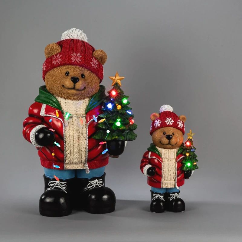 Konstsmide LED Staande Teddybeer met Kerstboom | 7 Lichtpunten Multicolor | 41,5x66cm | 6u Timer | Op Batterij (3x AA, excl.) | Voor Buiten