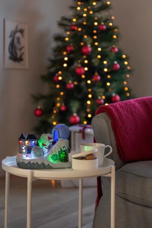 Konstsmide LED Decoratie Skipiste | 8 Lichtpunten Multicolor, Kerstmelodieën, 0.5W | 4.5V Trafo | Voor Binnen | 16.5x21.5cm | Niet Dimbaar