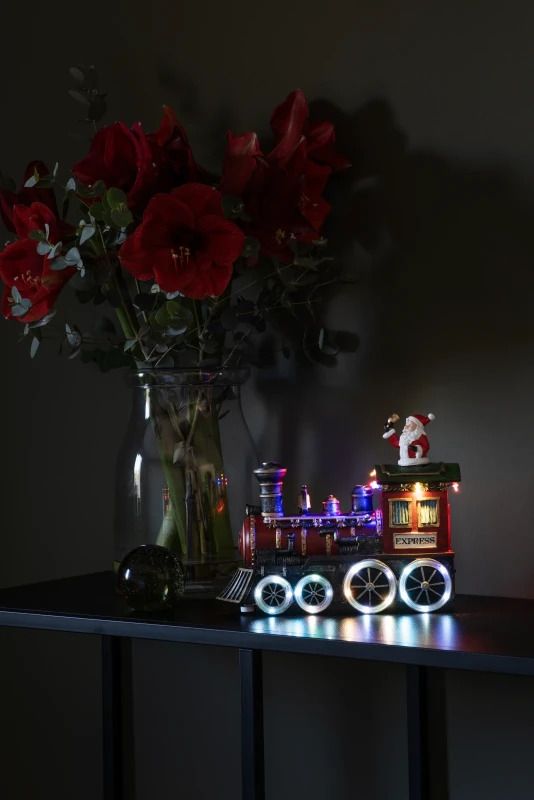 Konstsmide LED Wintertafereel Trein | 1,44W Multicolor 24 Lichtpunten | 29x22,5cm | Animatie & muziek | USB-C/batterij | Binnengebruik
