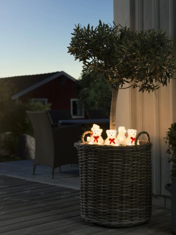 Konstsmide Acryl Decoratie Sfeerset | 5 Zittende IJsberen, 40 Lichtpunten, Warm Wit | 4m, Buiten, 24V | Transparant snoer, 5m aansluitsnoer