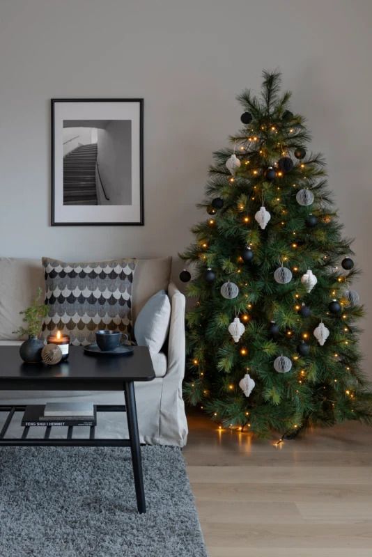 Konstsmide LED Lichtgordijn | 3,6W 14V | 150 Lichtpunten Extra Warm Wit | Ø8cm ring, 180cm, 8u timer, 5m snoer | Binnengebruik